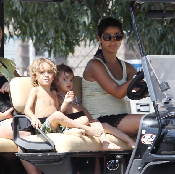 Trudna supuga Matthewa McConaugheyja s djecom na golfu 