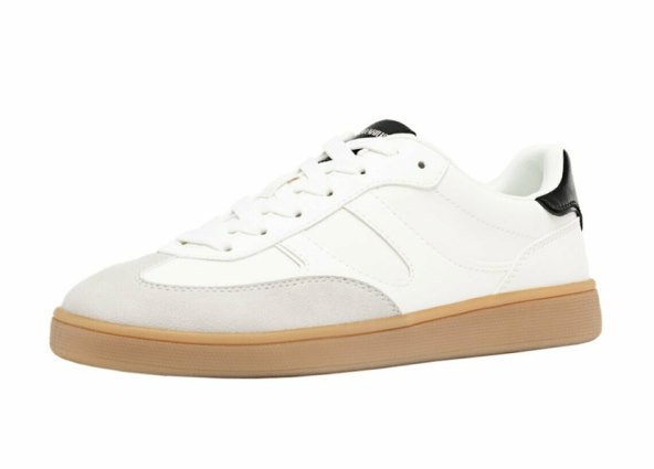 Bijele retro tenisice.