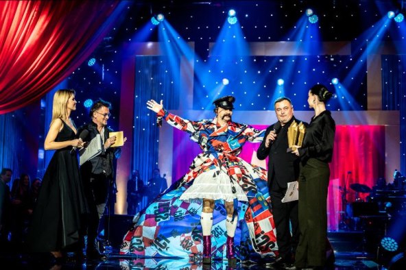 Let 3 osvojio je nagradu za Hit godine.