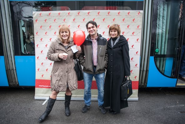 Glumice u inspirativnoj vožnji tramvajem