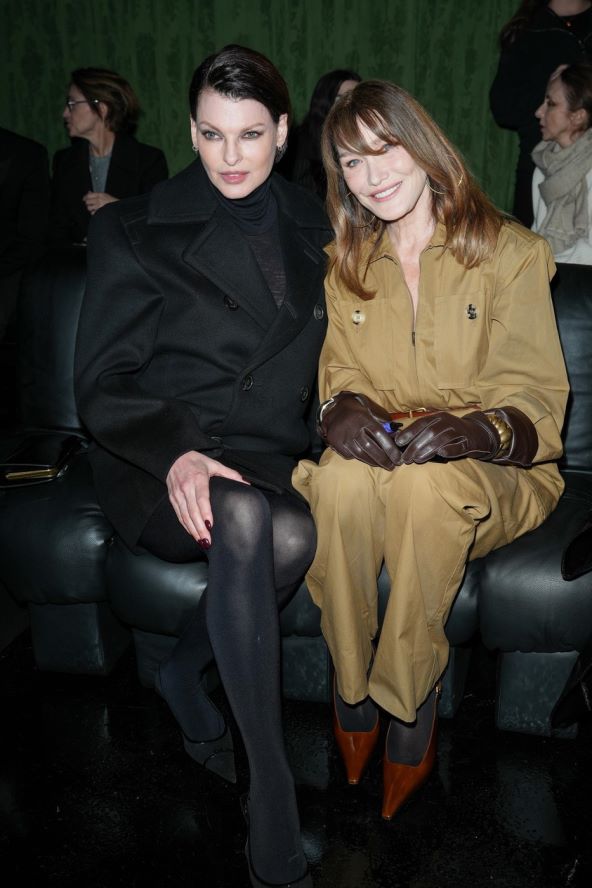Linda Evangelista i Carla Bruni na modnoj reviji u Parizu