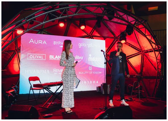 Voditeljica Jelena Glišić i Ivan Horvat, voditelj marketinga i OCR-a dm-a za regiju Adria