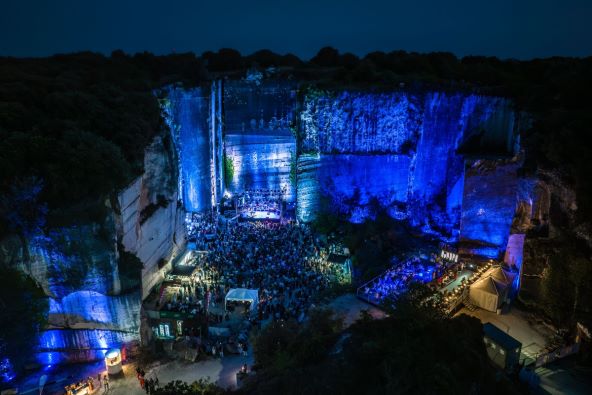 R&S Cave Romane.jpg