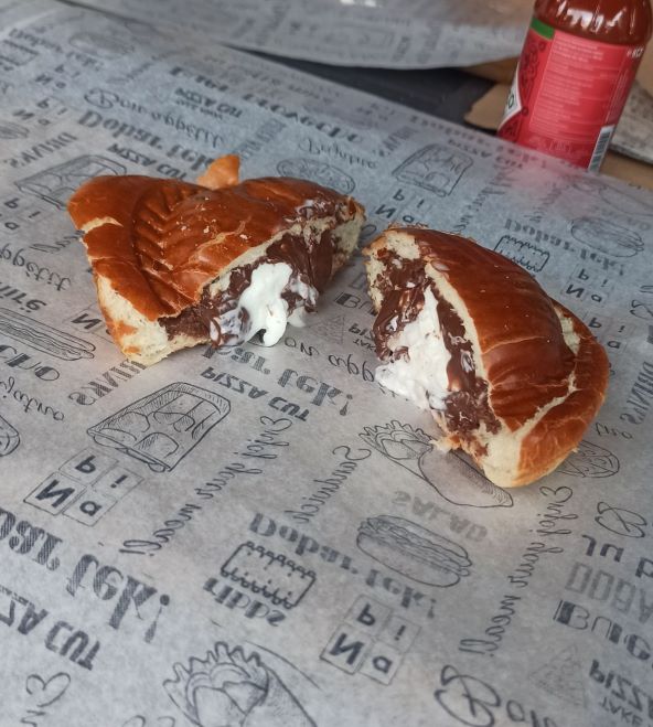 Brioš s Nutellom i sladoledom od vanilije