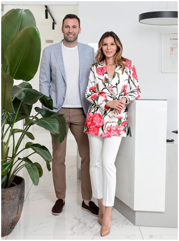 Bračni i poslovni par dr. med. Mikela Petković, spec. dermatologije i venerologije, i Marin Petković, dr. med. dent.