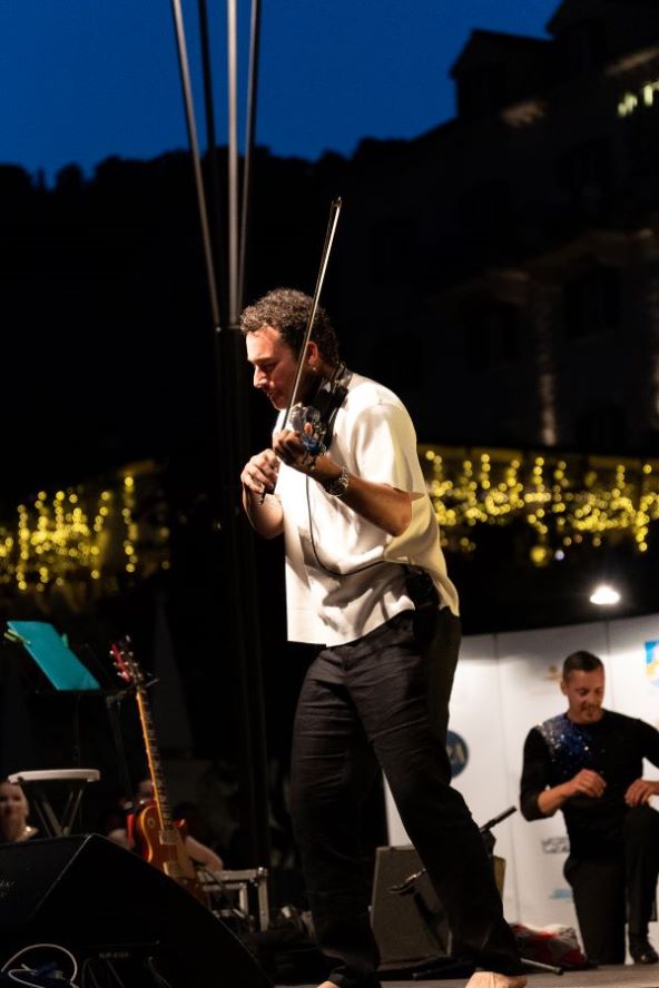 HVAR SALSA MIGUEL LARA-small.jpg