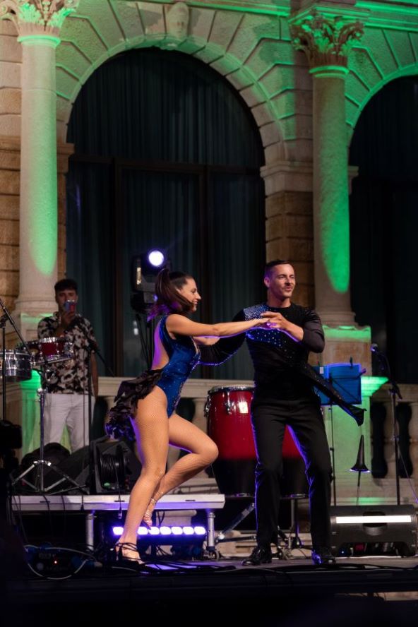 HVAR SALSA JERKO I NERA-small.jpg
