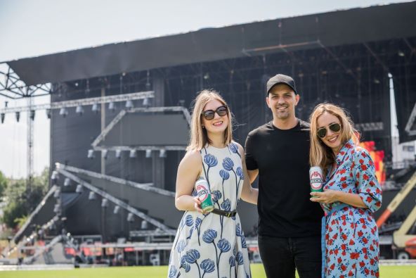 Ema Dragojević, senior manager za premium & beyond beer kategoriju u Zagrebačkoj pivovari_ Alek El-Kazal, projektni direktor festivala ULTRA Europe i Diana Jokić, menadžerica korporativnih komunikacija u Zagrebačkoj pivo.jpg