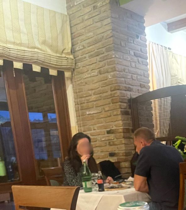 Krešo Beljak u restoranu s misterioznom brinetom