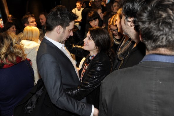 Na premijeri u društvu svojih majki 