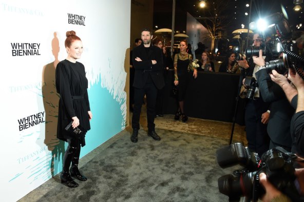 GLUMICA U PVC-U Što li je to samo navukla na noge?