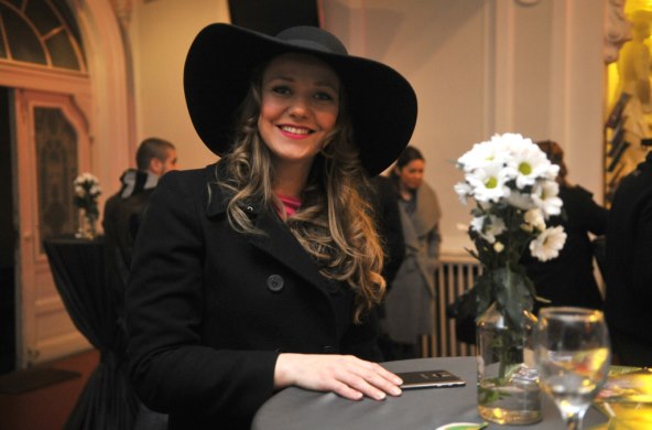 Naša trudna glumica zablistala u crvenoj haljini