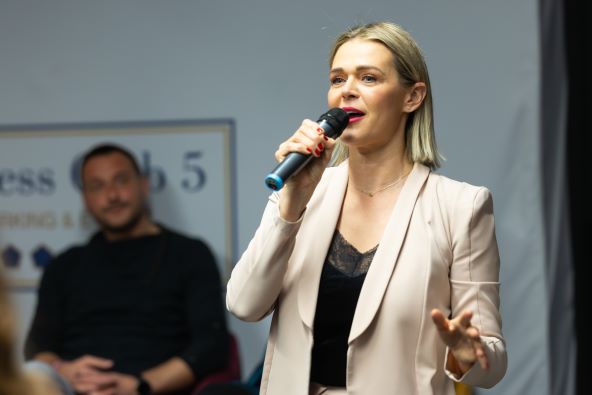 Danijela LonüariÜ.jpg