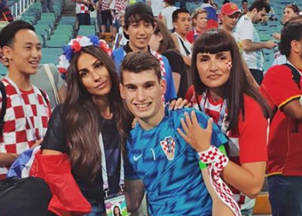 Dominik Livaković sa suprugom i majkom.