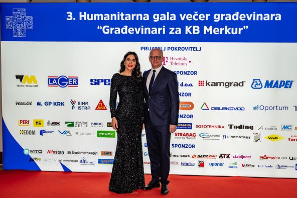 Voditelji Jelena Glišić i Damir Smrtić.jpg