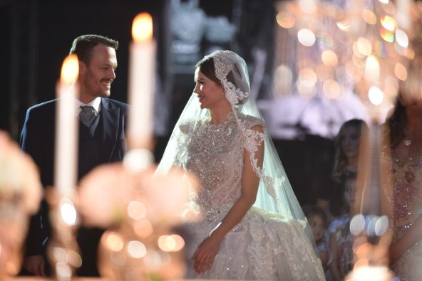 Ekskluzivno donosimo 60 neobljavljenih fotografija svadbenog slavlja Severine i Igora Kojića