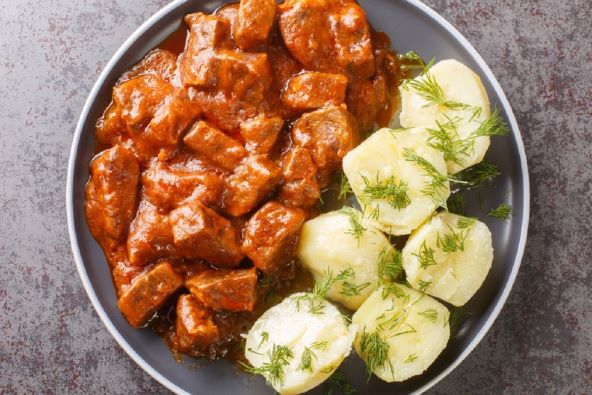 Univerzalan recept za paprikaš koji možete pripremiti s bilo kojim mesom