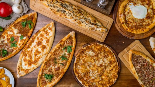 TURSKE PIDE: Savršeno hrskavo tijesto s nadjevom po želji, uz ovaj specijalitet zaboravit ćete na klasičnu pizzu