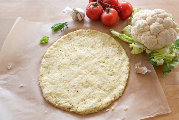 KAKO PRIPREMITI TIJESTO ZA PIZZU OD CVJETAČE: Zdravo jelo gotovo za manje od pola sata, nadjenite dodacima po želji