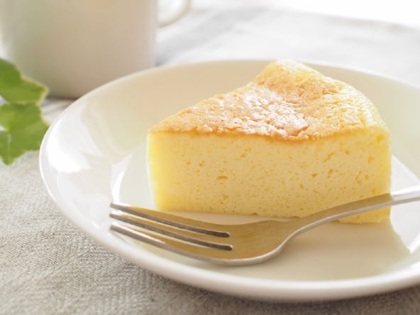 JAPANSKI CHEESECAKE OD 3 SASTOJKA: Mekan i sočan kolač od sira s bijelom čokoladom oduševit će sladokusce