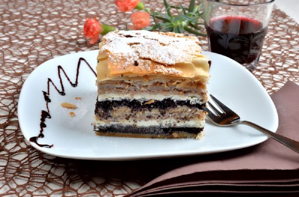 MEĐIMURSKA GIBANICA: Tradicionalna pita s 4 nadjeva, od jabuka, sira, oraha i maka, brže je gotova s kupovnim korama