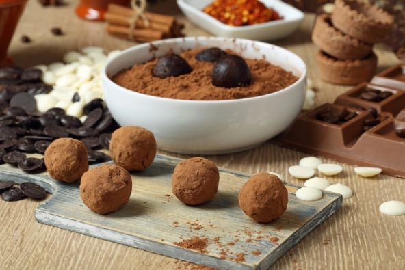 ČOKOLADNE PRALINE S GINOM ZA DOČEK: Otmjeni desert za najluđu noć u godini pripremite dan ranije