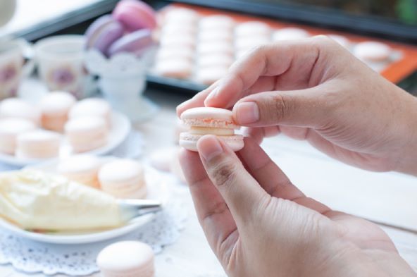 Recept dana - francuski macaronsi s ljubičastim batatom u prahu