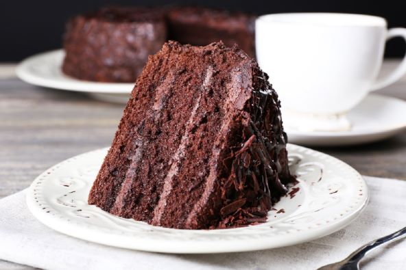 Brzinska čokoladna torta sa suhim šljivama bez pečenja