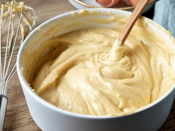 Voćna torta od maka i kreme od vanilije pravi je užitak za nepce