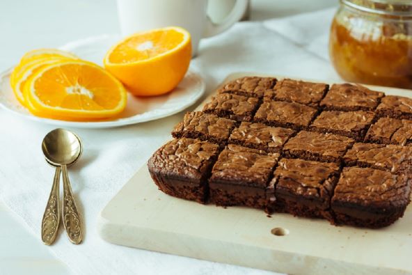 Brownie punjen kremom od naranče za ljubitelje Jaffe
