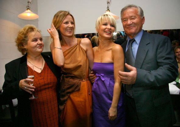 Izabela i Danijela Martinović s roditeljima