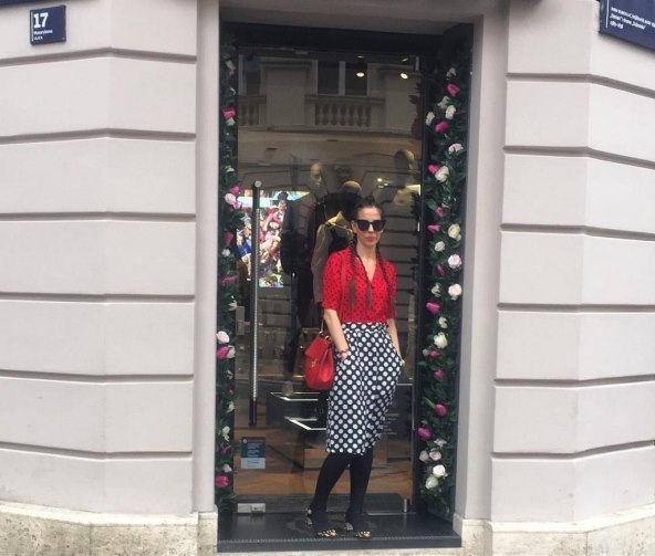 OLJA I ECIJA U GRADU Kojoj bolje stoji crveno?