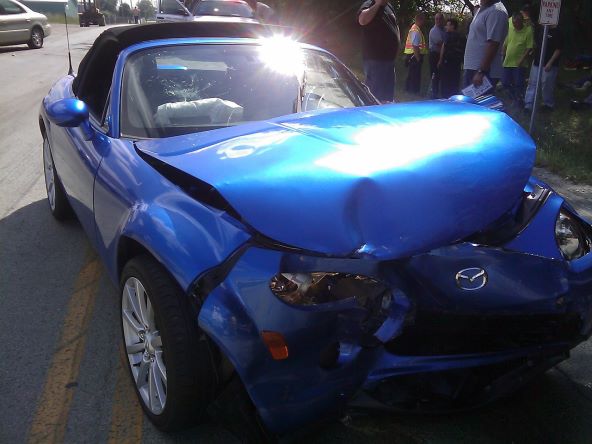 Mazda MX-5 sudar nesreća.jpg