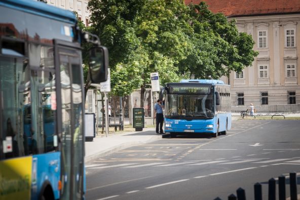 ZET autobus Zagreb javni prijevoz.jpg