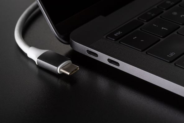 UNIVERZALNI PUNJAČ: Za najčešće korištene elektroničke uređaje