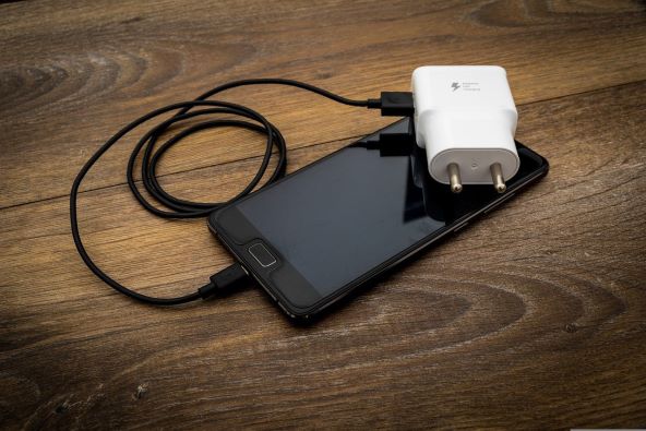Kako provjeriti podržava li USB-C kabel brzo punjenje?