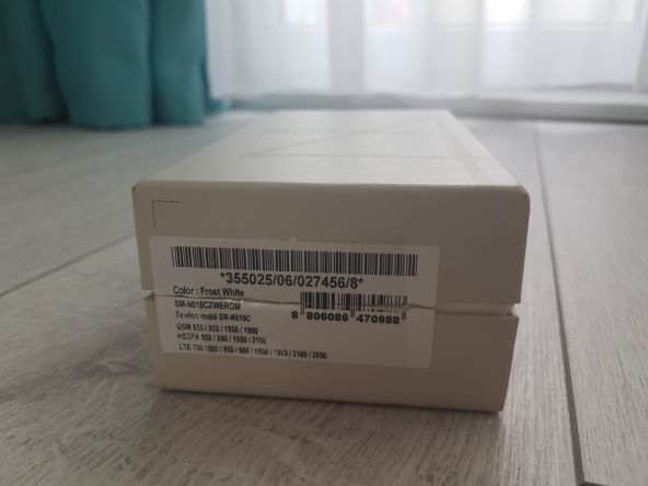 Kutija pametni telefon mobitel.jpg