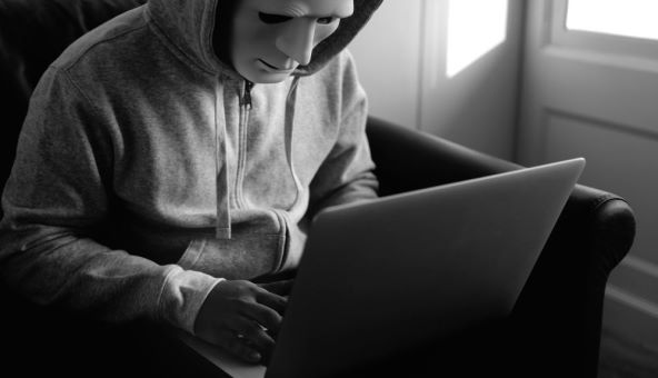 Stalkerware haker hacker (2).jpg