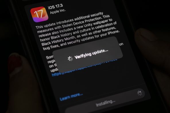 Apple iPhone iOS 17.3.jpg