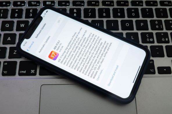 Apple iPhone iOS 17.2.1 (2).jpg