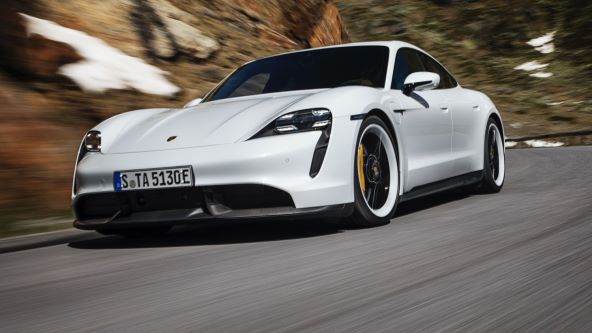 BESPLATNO AŽURIRANJE SOFTVERA: Porsche Taycan s novim značajkama još je brži