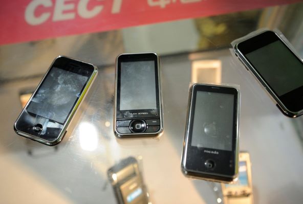 NA PRVI POGLED, TO JE ORIGINAL Kako prepoznati lažni mobitel?