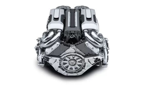 SAT NADAHNUT AUTOMOBILOM OD 3 MILIJUNA DOLARA W16 motor u ručnom satu