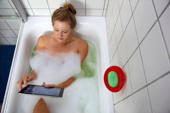 PROSJEČNO TUŠIRANJE TRAJE 8 MINUTA Ako se kupate, trebat će vam tablet