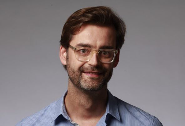 Jesse Belgrave, direktor ureda Q-a u Londonu