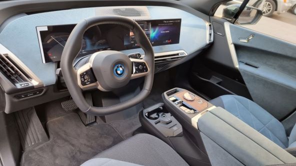 OTKLJUČAVA SE S IPHONEOM U Zagrebu predstavljen novi BMW iX