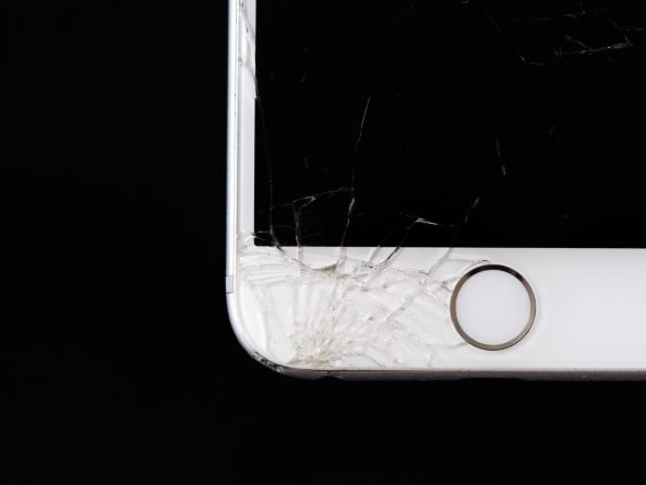 Apple iPhone razbijen (1).jpg