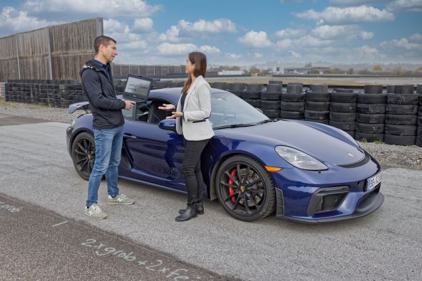 Porsche Cayman GT4.jpg
