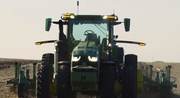 John Deere 8R (1).jpg