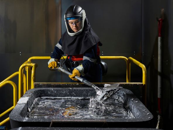 Apple proizvodnja aluminija (3).jpg